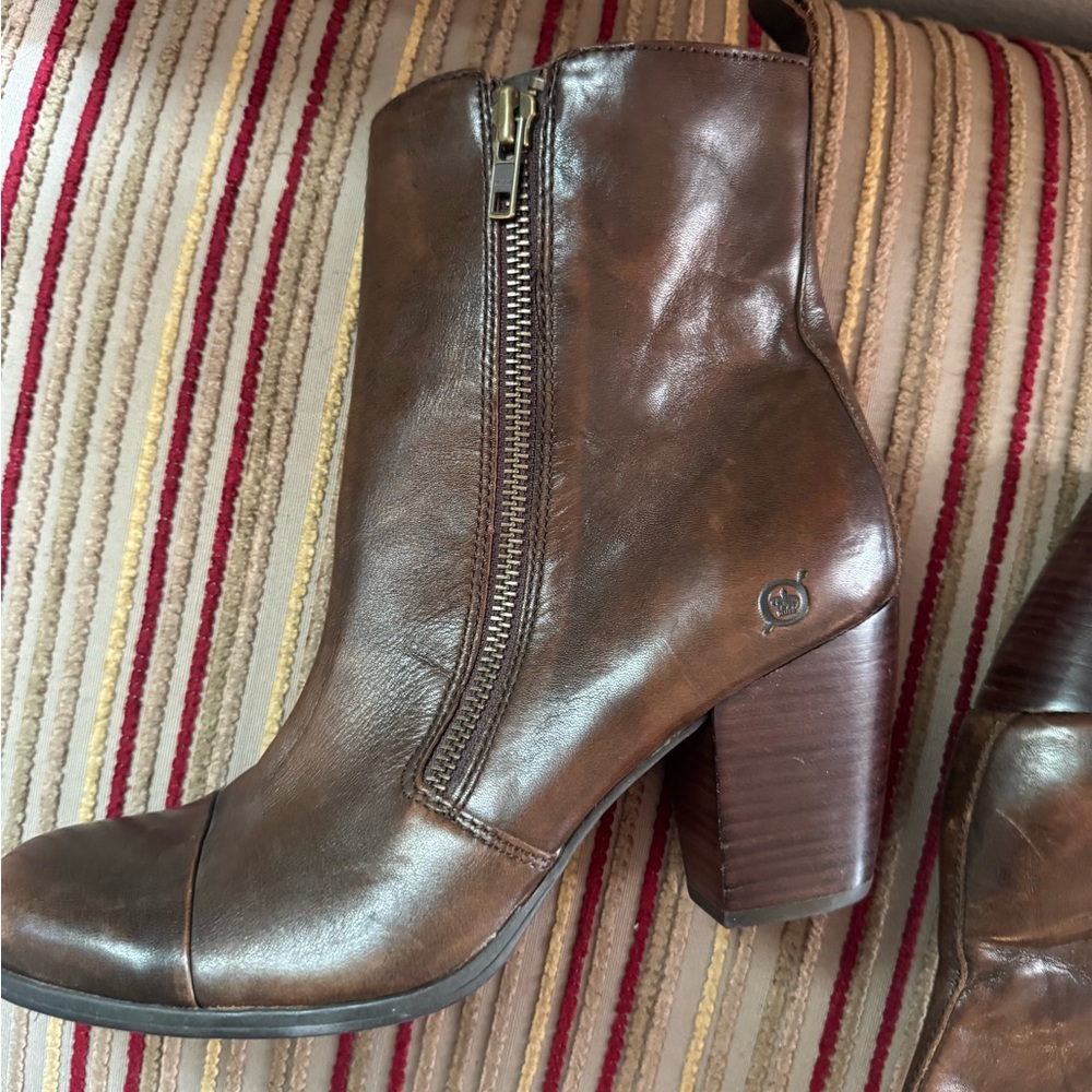 Born Brown Heeled Boots Classic Leather Design - Picture 8 of 9